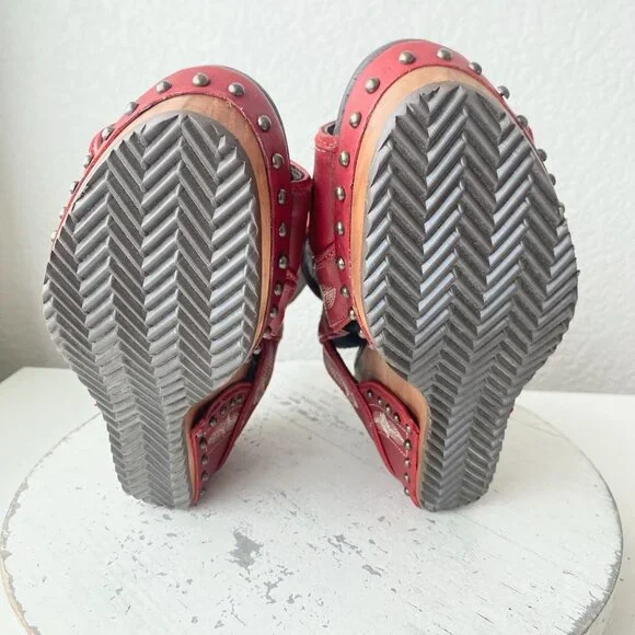 Red Embroidered Women's Wedges - Picture 9 of 12